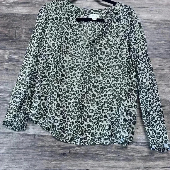 Velvet by Graham & Spencer Black and White V-Neck Long Sleeve Blouse - Picture 1 of 4